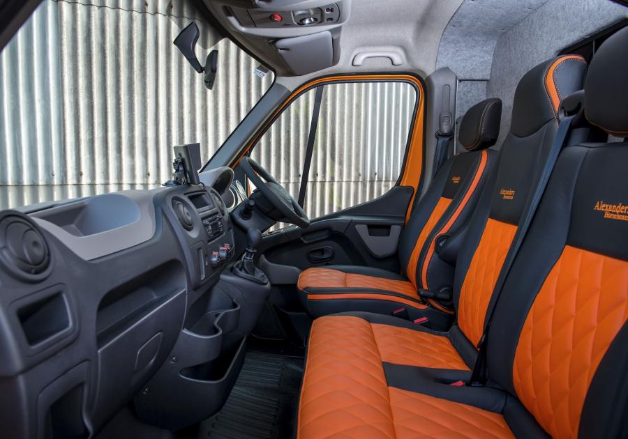  Renault Master York by Alexanders 2014 года  (фото 6 из 7)